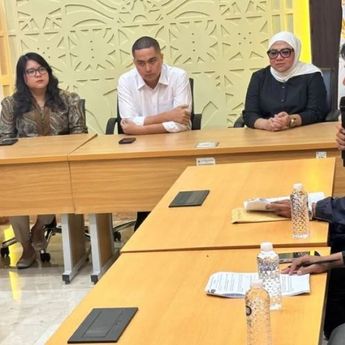 Anggota DPRD DKI Temui Demonstran 