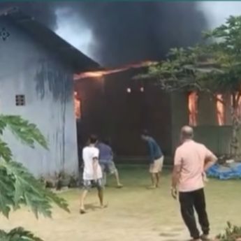 Rumah Warga di Kolaka Terbakar Hebat