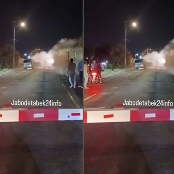 VIDEO: Kereta Api Hantam Minivan di Probolinggo Sampai Ringsek