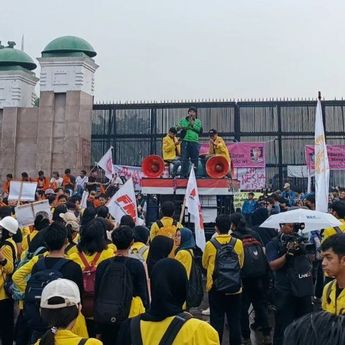 Pengemudi Ojol Ajak Mahasiswa Kawal Tuntutan Rakyat di Depan DPR/MPR