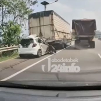 Kecelakaan Maut Mobil Tabrak Truk, 2 Orang Tewas Mengenaskan