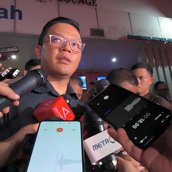 Menlu Sugiono Antar Kepulangan Jenazah Staf KBRI Lima
