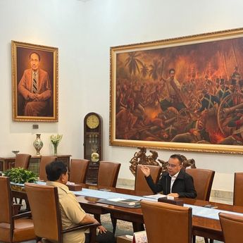 Seskab Teddy Unggah Moment Prabowo Bertemu Empat Mata dengan Dasco di Istana