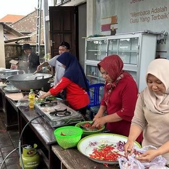 Warga dan Desa di Jembrana Dirikan Dapur Umum untuk Korban Banjir