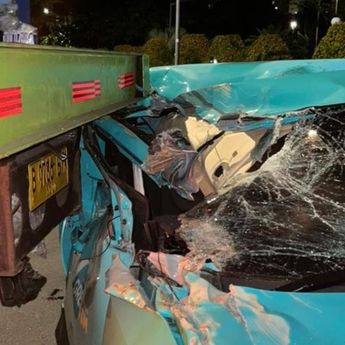 Penampakan Mobil Ringsek Terlibat Kecelakaan di Kalibata Jakarta Selatan