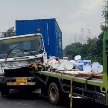 Kecelakaan Truk Cat di Tol Pluit Gara-gara Sopir Mengantuk