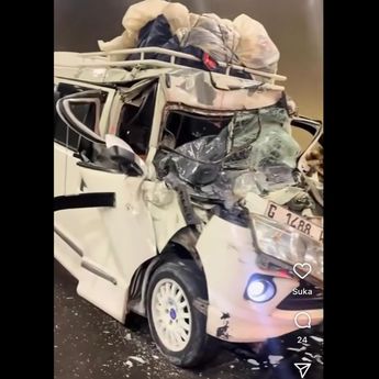 Kecelakaan di Terowongan Tol Cisumdawu, Minibus Ringsek