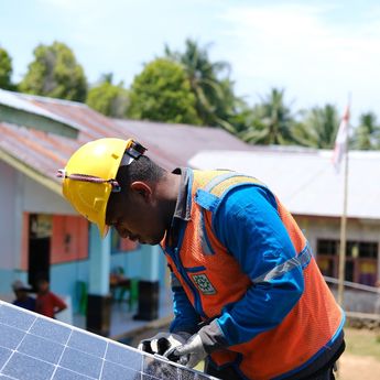 Listrik PLN Masuk 24 Jam, Ratusan Siswa di Maluku Utara Bisa Rasakan Digitalisasi Pendidikan