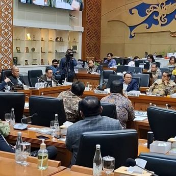 Panas! Pimpinan Baleg-Komisi II Debat soal RUU Pemilu