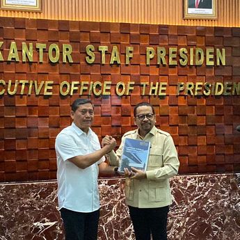 Momen Sertijab KSP, AM Putranto: Saya Tentara, Tapi Bisa Nangis Juga