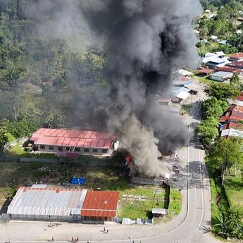 6 Prajurit TNI Selamatkan Guru dan Warga saat Kerusuhan di Yalimo Papua