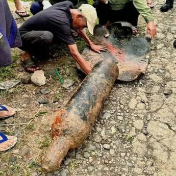 Petani Sukabumi Temukan Bom Mortir Sisa Perang Dunia II di Sawah