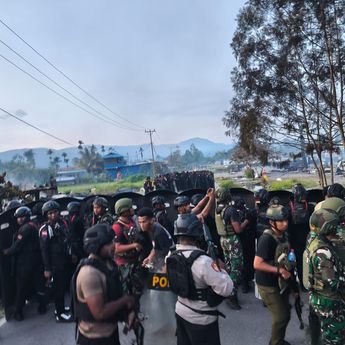 TNI-Polri Evakuasi 6 Personel Kopassus di Yalimo, Tiga Luka Berat