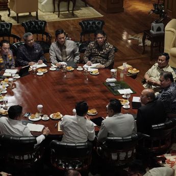 Prabowo Instruksikan Prototipe Listrik Pedesaan Tenaga Surya dan Bahas Giant Sea Wall di Hambalang