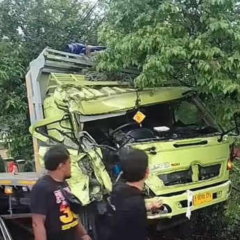Truk Fuso dan Truk Elpiji Tabrakan di Cikembar Sukabumi, Bagian Depan Hancur Parah