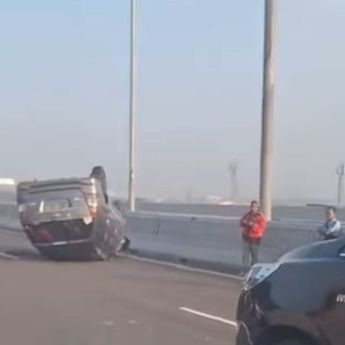 Mobil Terbalik di Tol MBZ Arah Jakarta