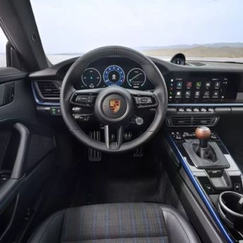 Porsche Siap Manjakan Pecinta Mobil Manual dengan Lebih Banyak Pilihan