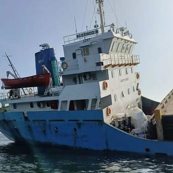Kapal Bermuatan Kontainer Tujuan Batam Karam di Perairan Sunda Kelapa