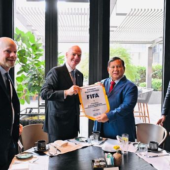Prabowo Bertemu Presiden FIFA Bahas Penguatan Sepak Bola Indonesia