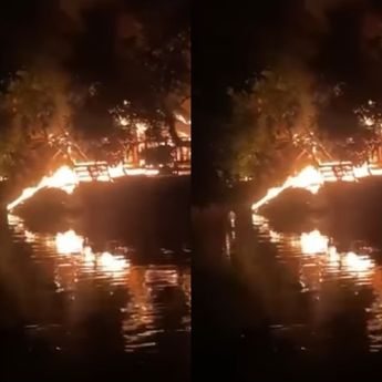 VIDEO: Kebakaran Hebat Hantam Bangunan di Medan Satria Bekasi