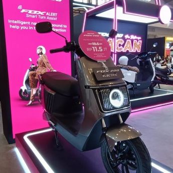 Polytron Fox 200 Tampil Perdana di IMOS 2025, Motor Listrik Stylish Mama Cantik Dapat Diskon Rp7 Juta