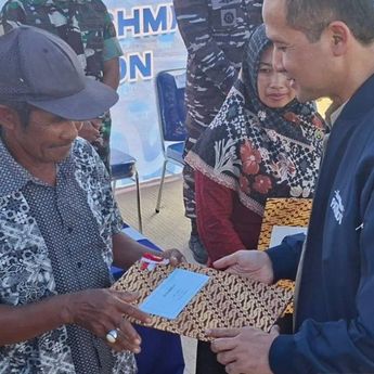 Mentrans Iftitah Serahkan Sertifikat Hak Milik untuk Warga Rempang Kepri