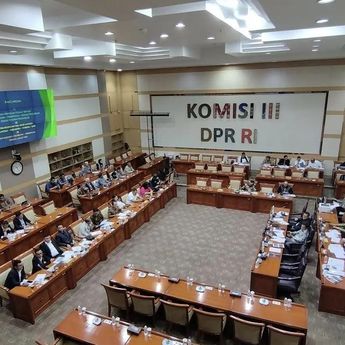 Lokataru Soroti Penangkapan Delpedro Saat Sampaikan Aspirasi Revisi KUHAP di DPR