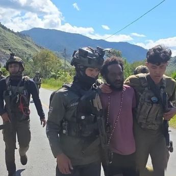 Satgas Damai Cartenz Ungkap Jaringan Pemasok Senpi dan Amunisi ke KKB di Puncak Jaya