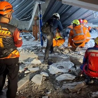 Pemkot Surabaya Bantu Evakuasi Korban Ambruknya Bangunan Musala Ponpes Al-Khoziny