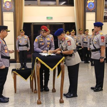 Kapolri Lantik Komandan Brimob dan Kabaintelkam