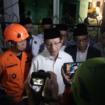 Sapa Keluarga Korban Bangunan Ambruk di Pesantren Al Khoziny, Menag Sampaikan Doa dan Dukungan