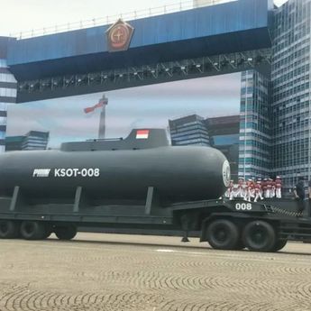 TNI AL Perkenalkan Kapal Selam Tanpa Awak pada Gladi Bersih HUT ke-80 TNI