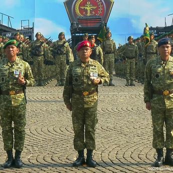 Pangdam Radin Inten Kenakan Loreng Baru Saat Pimpin Pengucapan Sapta Marga