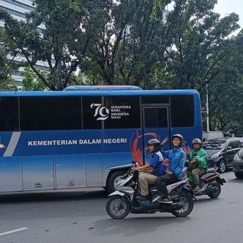 Aksi Bela Palestina, Petugas Tutup Akses Jalan ke Kedubes AS