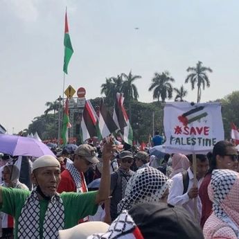 Ribuan Massa Padati Patung Kuda, Serukan “Free Palestine”
