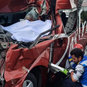 Mobil Travel Hantam Truk di Tol Purbaleunyi, 1 Penumpang Meninggal di Lokasi