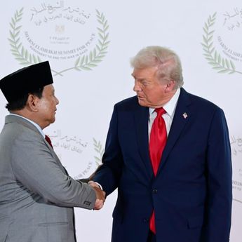 Momen Jabat Tangan dan Pujian Presiden Trump ke Prabowo