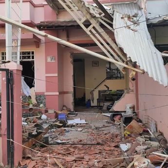 6 Rumah dan 1 Mobil Rusak Akibat Ledakan Tabung Gas di Cengkareng Barat