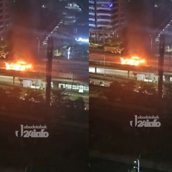 Bus Terbakar Hebat di Tol Wiyoto Wiyono depan MOI Kelapa Gading