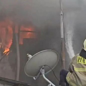 Rumah Warga Terbakar di Utan Kayu Utara, 40 Petugas Damkar Dikerahkan