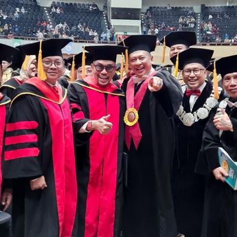 Sahroni Muncul Lagi ke Publik, Kali Ini Diwisuda Doktor Ilmu Hukum