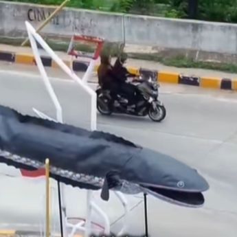 Tugu Ikan Gabus di Exit Tol Bekasi Viral, Warganet Heboh Tebak Anggaran