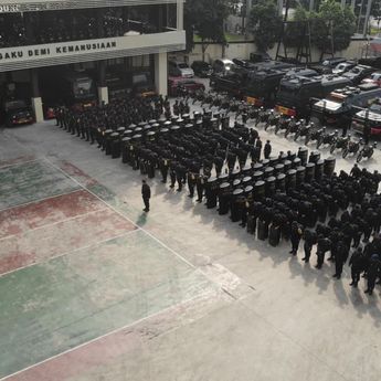 Persiapan Amankan Demo Setahun Prabowo-Gibran, Brimob Polda Metro Gelar Apel