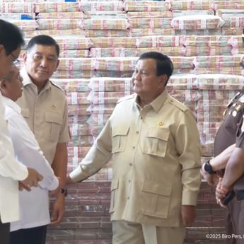 Momen Prabowo Berbincang dengan Jaksa Agung hingga Purbaya di Depan Uang Rp13,2 T Hasil Korupsi CPO