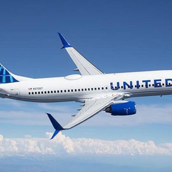 Ngeri! Pesawat Boeing 737 yang Angkut 140 Penumpang Tertabrak Benda Luar Angkasa