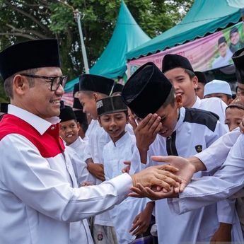 Cak Imin: Hari Santri Jadi Momentum Kebangkitan Ilmu dan Karya dalam Menghadapi Perubahan Zaman