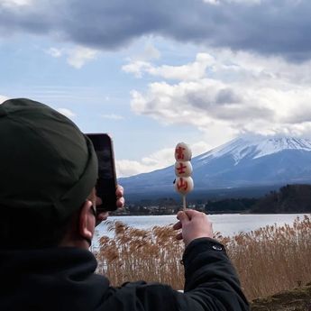 Salju Pertama di Gunung Fuji Turun 21 Hari Lebih Lambat