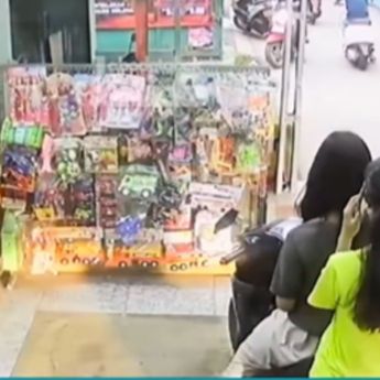 VIDEO Dua Remaja Perempuan Dihantam Mobil di Ciseeng Bogor