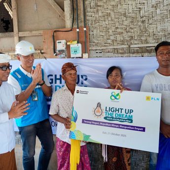 HLN Ke-80, PLN Sambung Gratis Listrik Rumah Warga Pra Sejahtera di Bali
