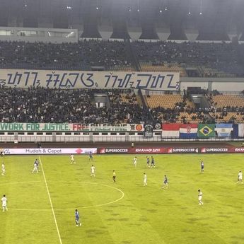 Persib Bandung Taklukkan Persis Solo 2-0 Meski Main dengan 10 Pemain